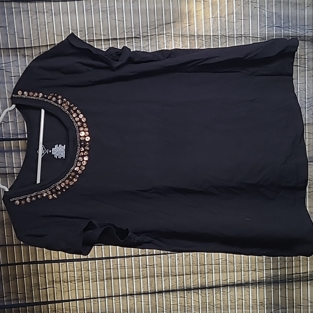 Black tee with gold sequined collar